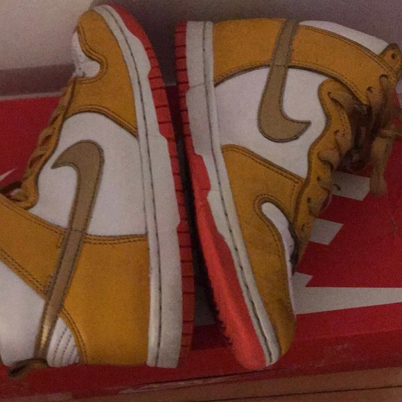 nike university dunks - Picture 3 of 4